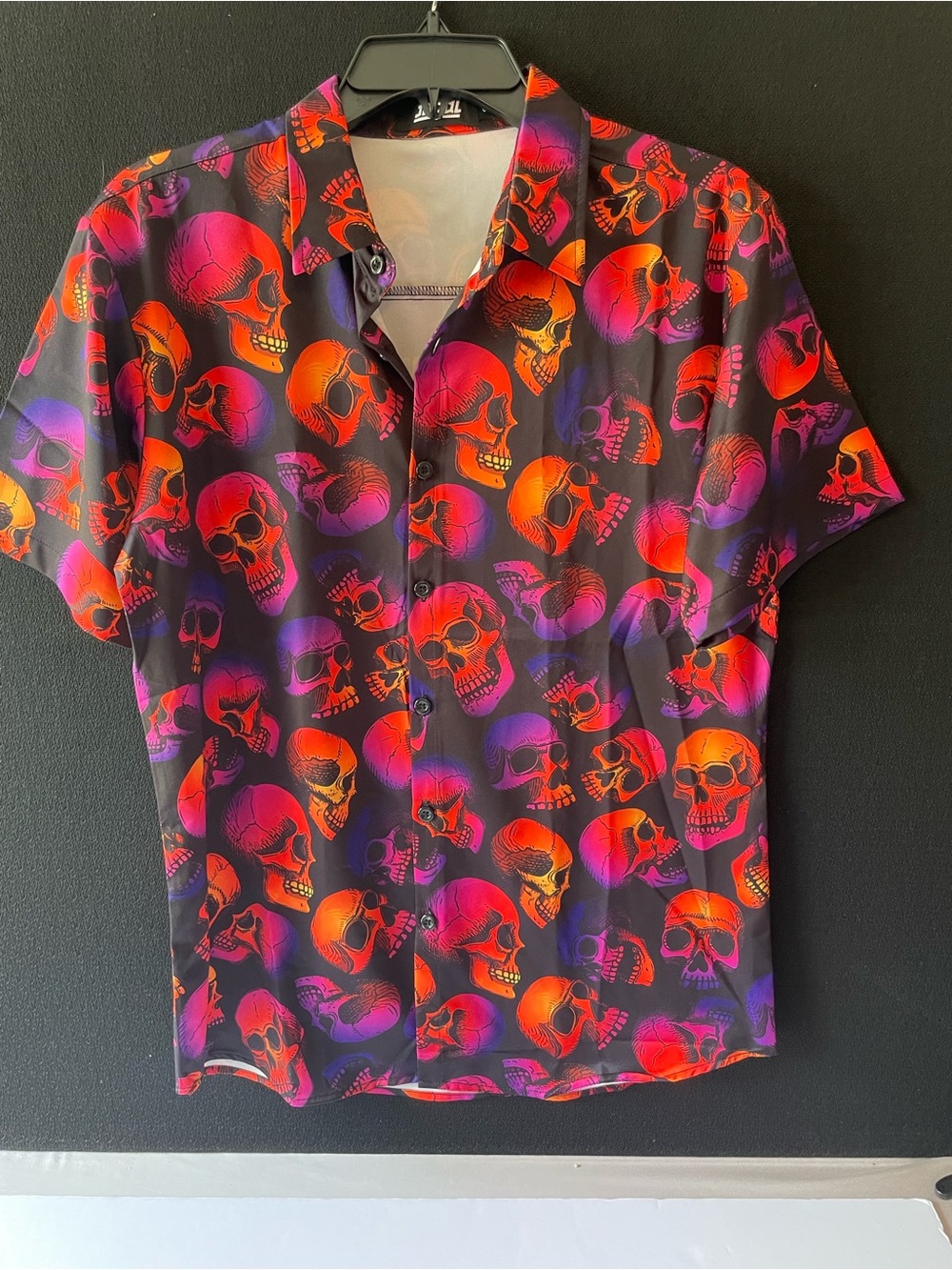 Jogal Men's Black Skull Print Short Sleeve Shirt - Vibrant Orange & Purple. NWOT